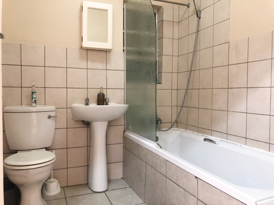 To Let 1 Bedroom Property for Rent in Grand Central Gauteng