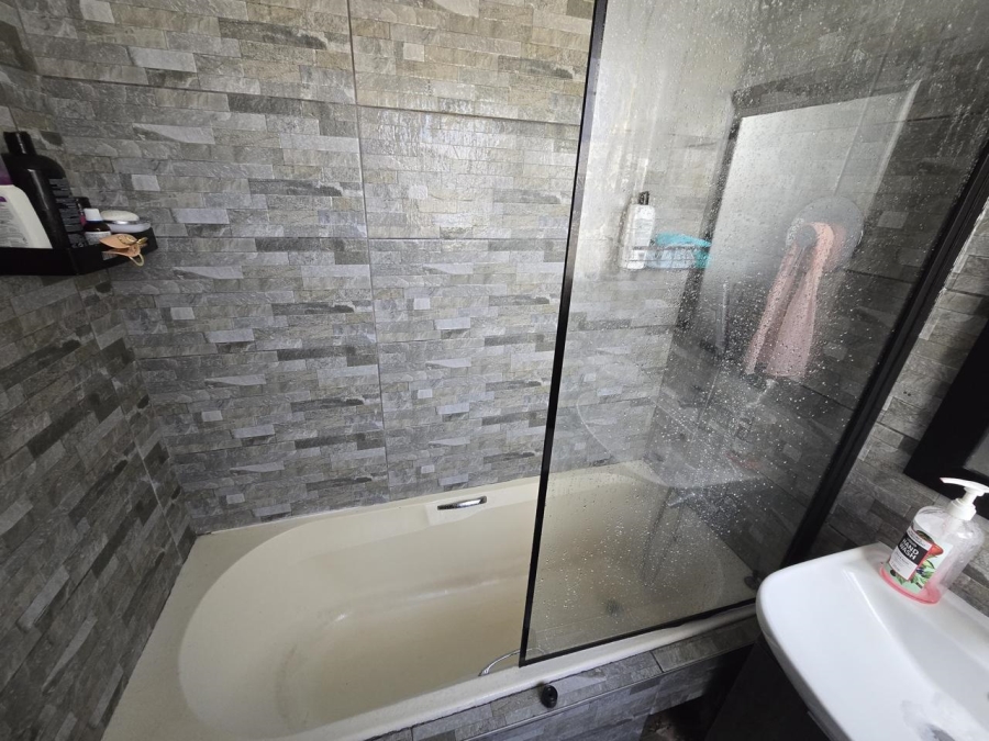 3 Bedroom Property for Sale in Ridgeway Gauteng