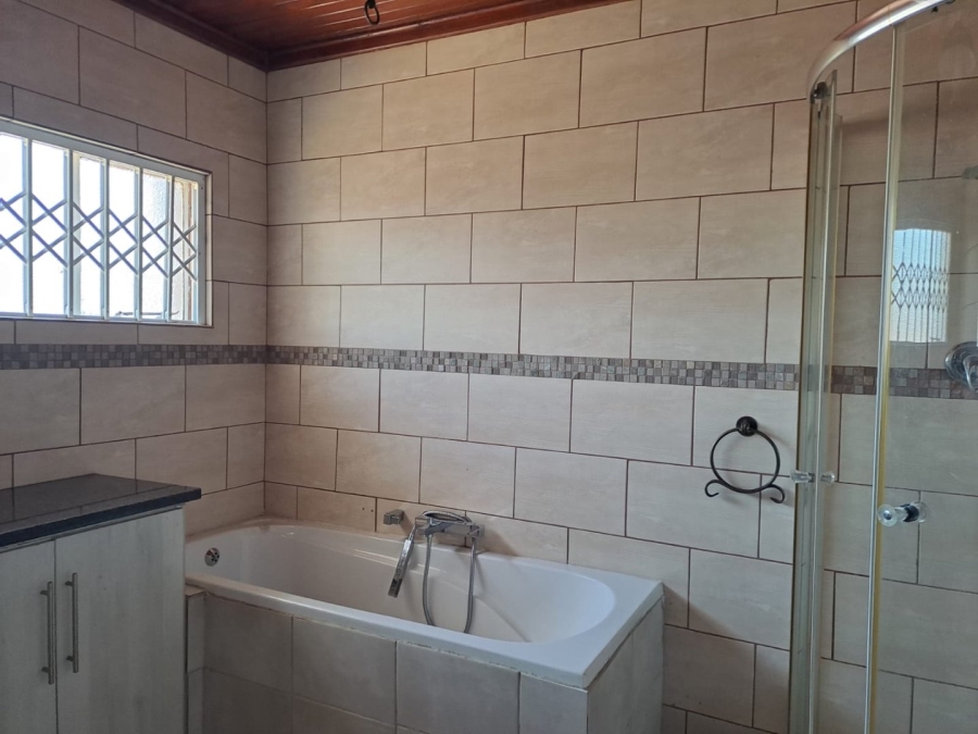 4 Bedroom Property for Sale in Pretoria Gardens Gauteng