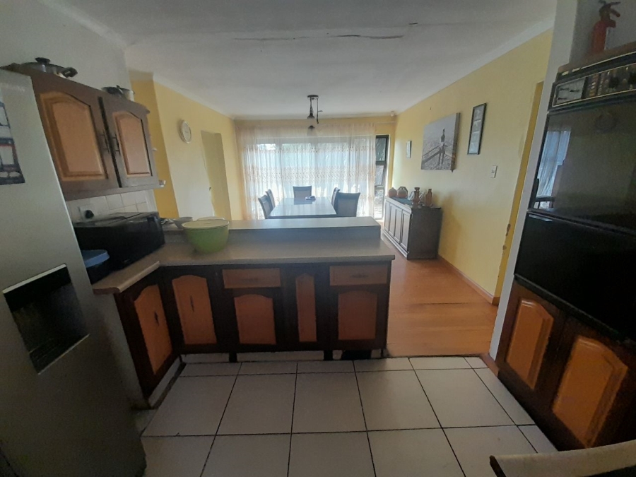 4 Bedroom Property for Sale in Rooihuiskraal Gauteng