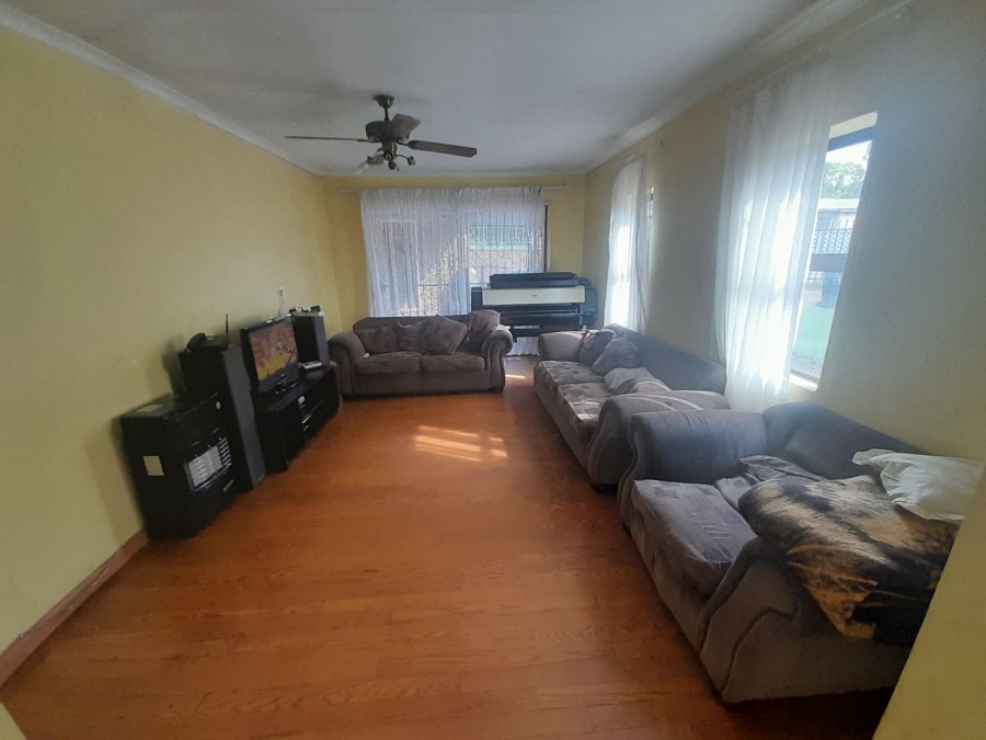 4 Bedroom Property for Sale in Rooihuiskraal Gauteng
