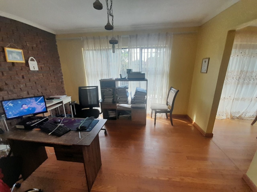 4 Bedroom Property for Sale in Rooihuiskraal Gauteng