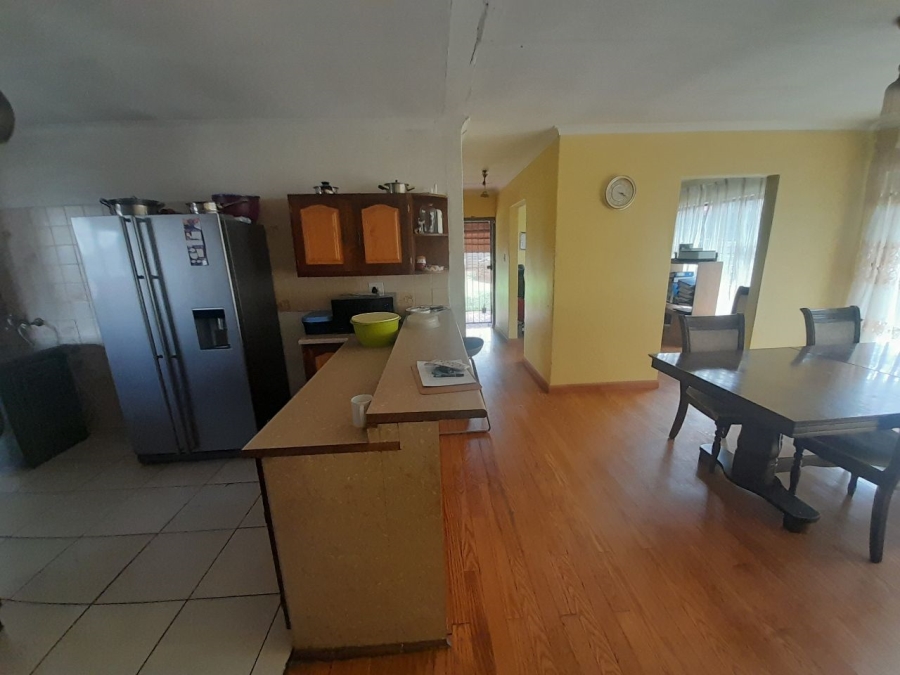 4 Bedroom Property for Sale in Rooihuiskraal Gauteng