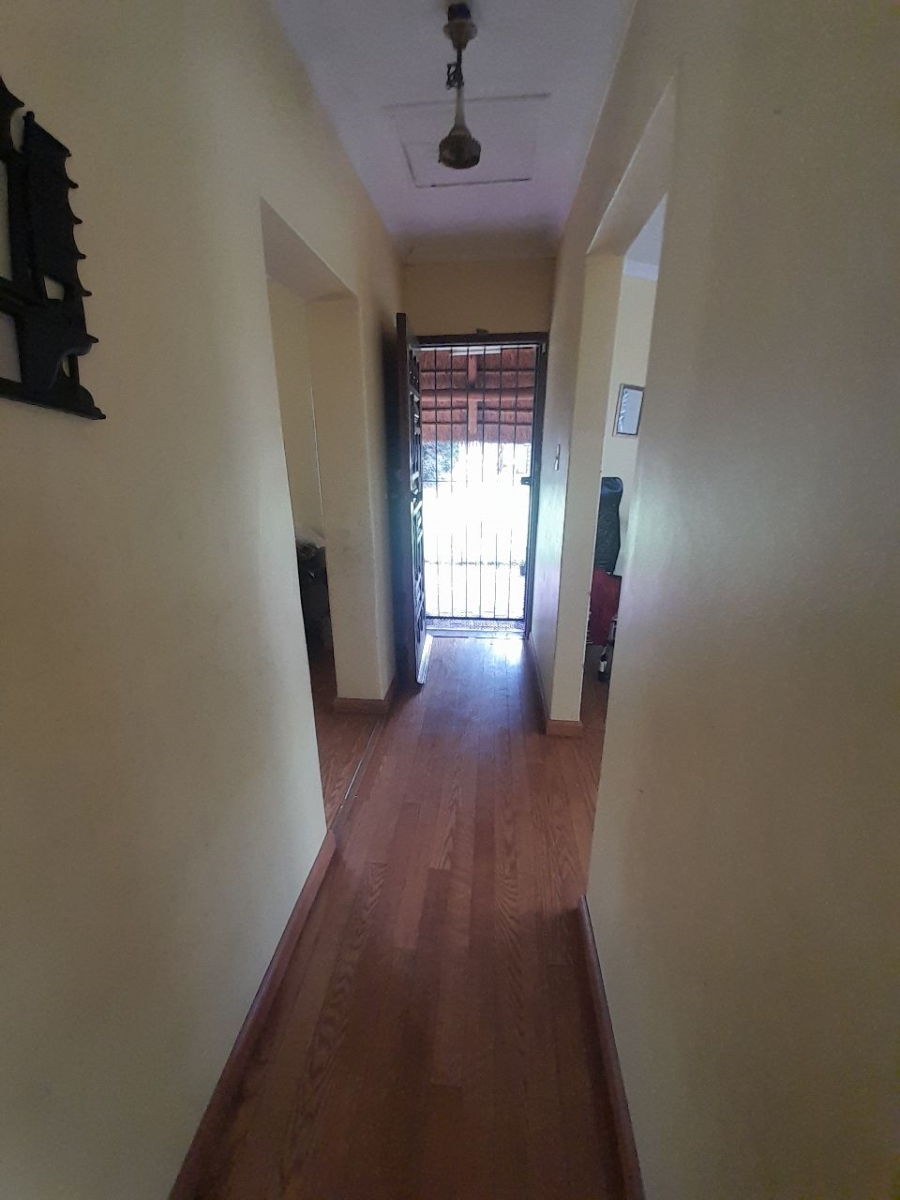 4 Bedroom Property for Sale in Rooihuiskraal Gauteng