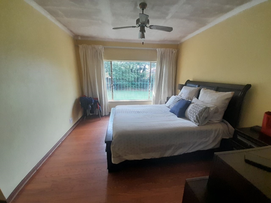 4 Bedroom Property for Sale in Rooihuiskraal Gauteng
