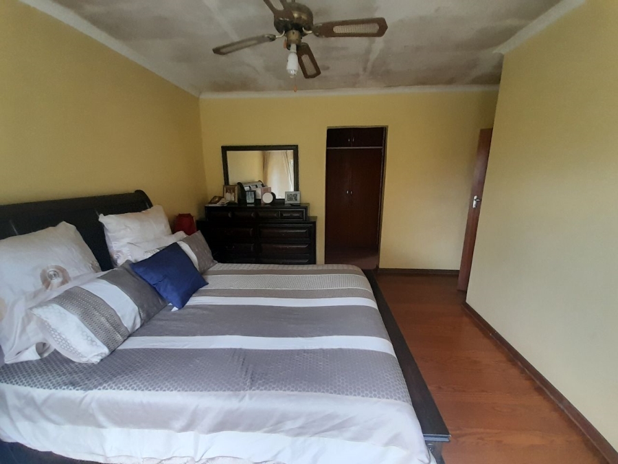 4 Bedroom Property for Sale in Rooihuiskraal Gauteng