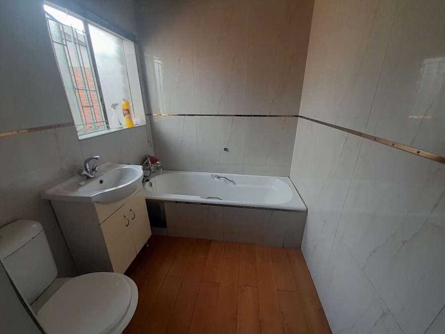4 Bedroom Property for Sale in Rooihuiskraal Gauteng