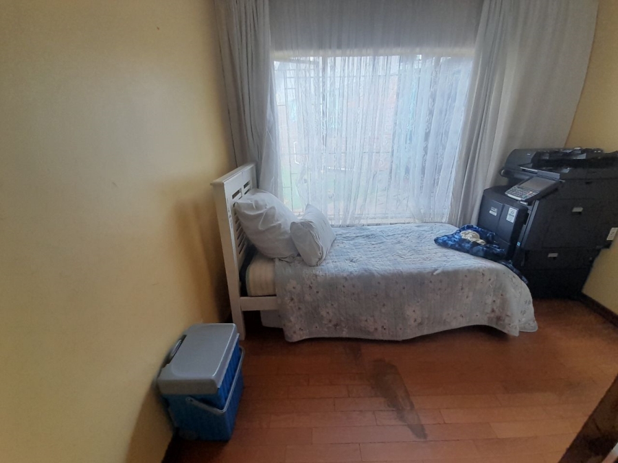 4 Bedroom Property for Sale in Rooihuiskraal Gauteng