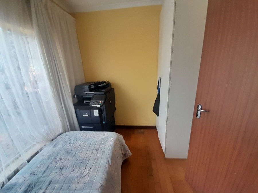 4 Bedroom Property for Sale in Rooihuiskraal Gauteng