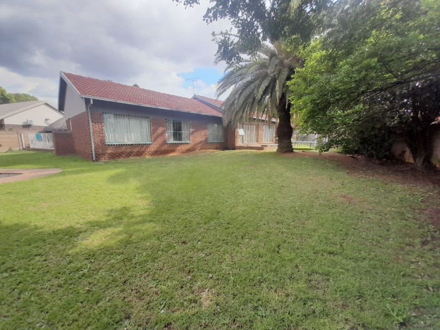 4 Bedroom Property for Sale in Rooihuiskraal Gauteng