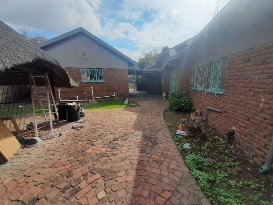 4 Bedroom Property for Sale in Rooihuiskraal Gauteng