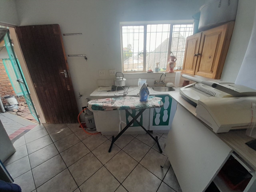 4 Bedroom Property for Sale in Rooihuiskraal Gauteng