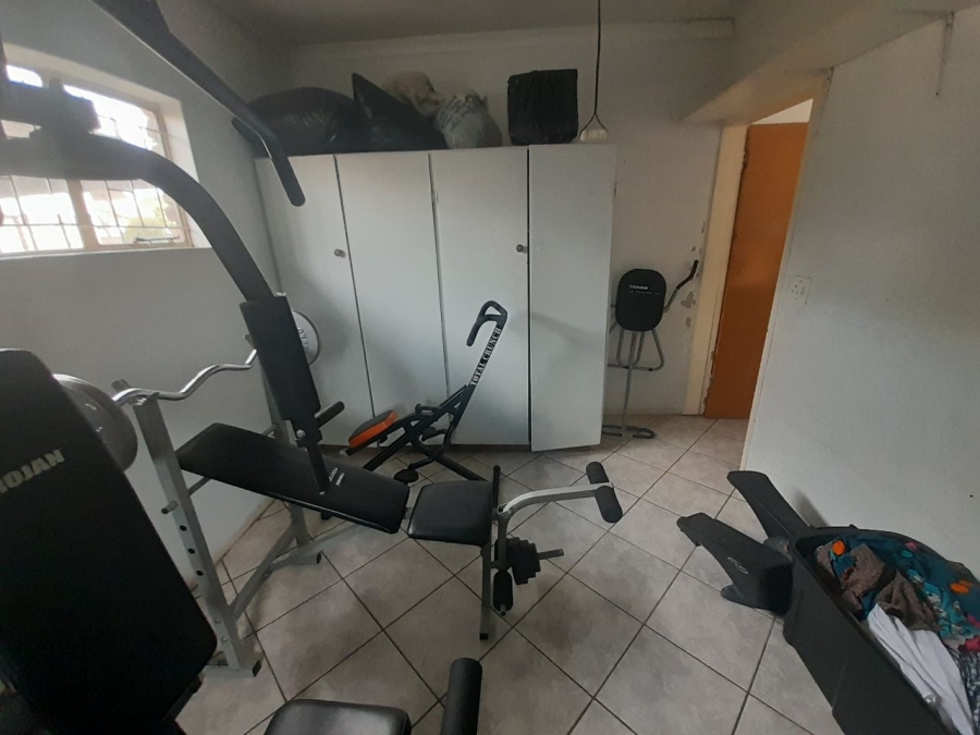 4 Bedroom Property for Sale in Rooihuiskraal Gauteng