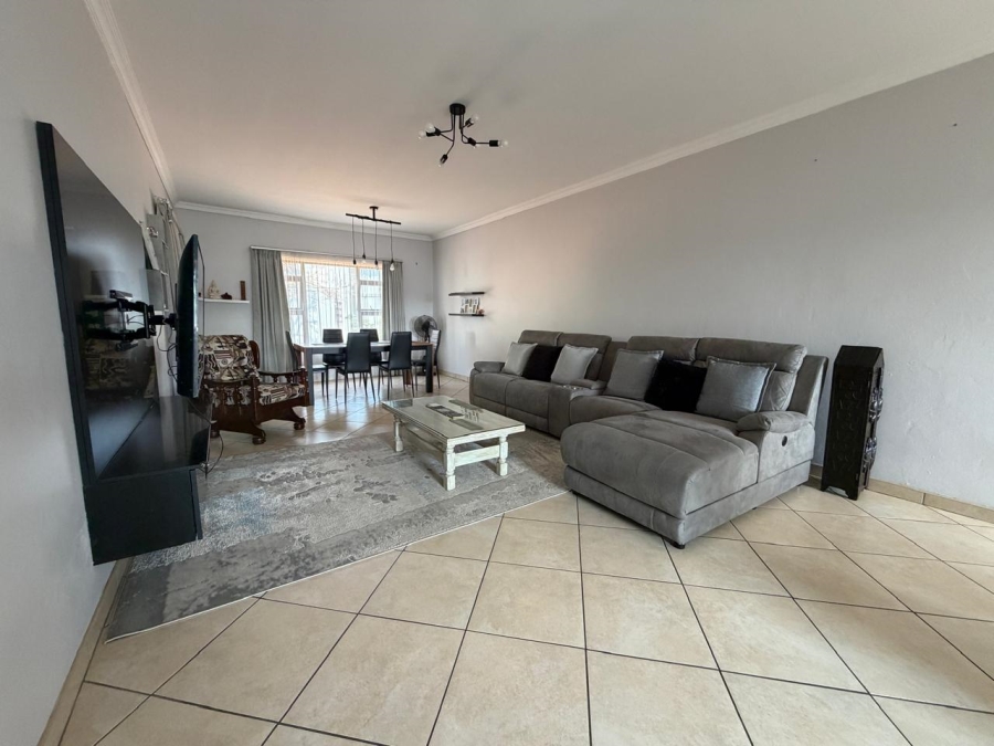 To Let 3 Bedroom Property for Rent in Bassonia Gauteng