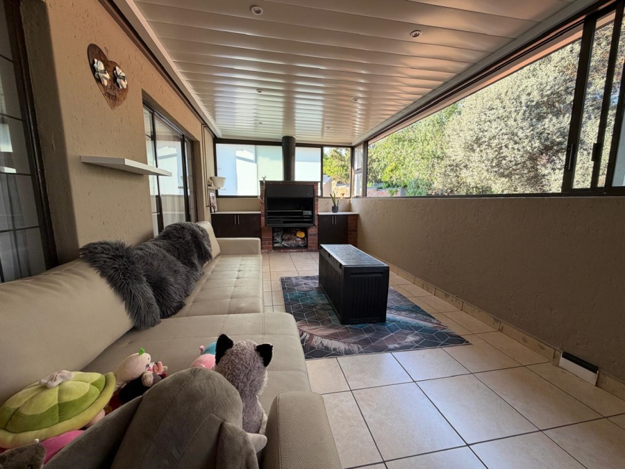 To Let 3 Bedroom Property for Rent in Bassonia Gauteng
