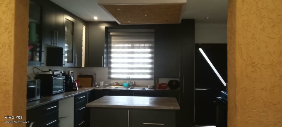 3 Bedroom Property for Sale in Rondebult Gauteng