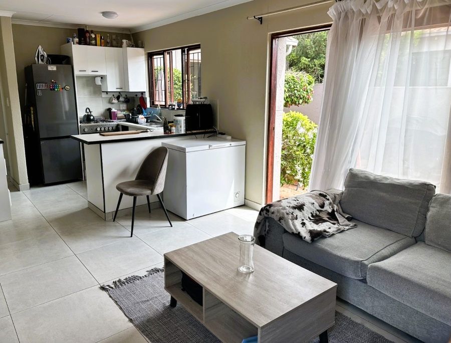To Let 2 Bedroom Property for Rent in Bromhof Gauteng