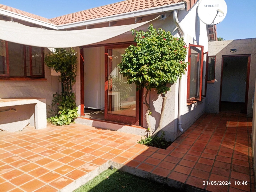 To Let 2 Bedroom Property for Rent in Bromhof Gauteng