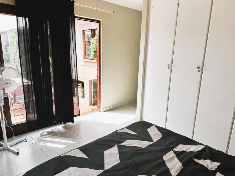 To Let 2 Bedroom Property for Rent in Bromhof Gauteng