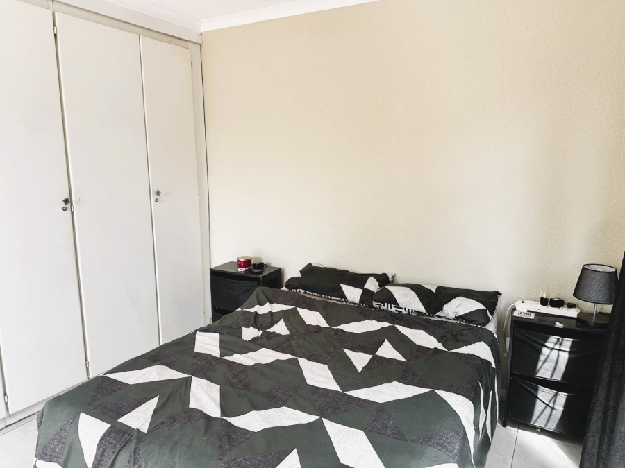 To Let 2 Bedroom Property for Rent in Bromhof Gauteng