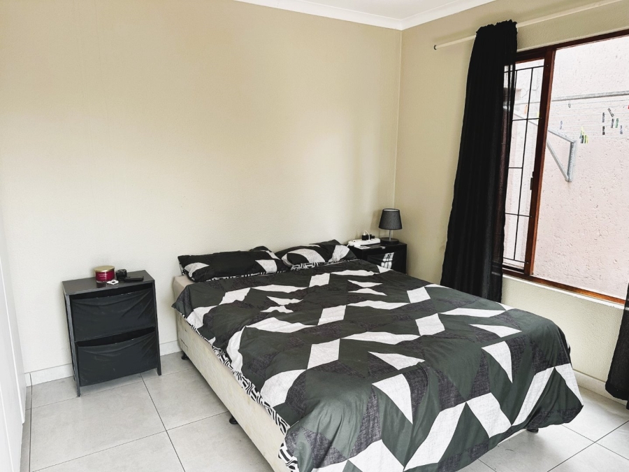To Let 2 Bedroom Property for Rent in Bromhof Gauteng