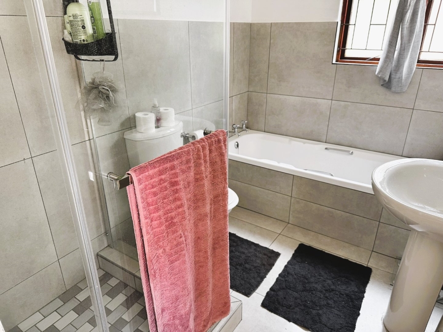 To Let 2 Bedroom Property for Rent in Bromhof Gauteng