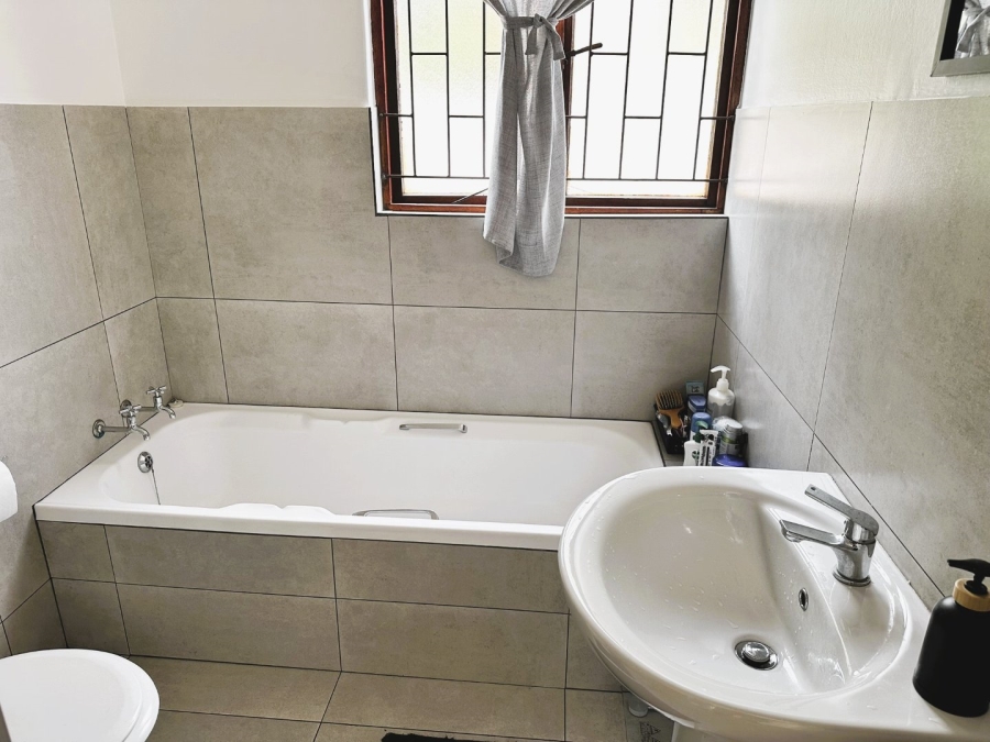 To Let 2 Bedroom Property for Rent in Bromhof Gauteng