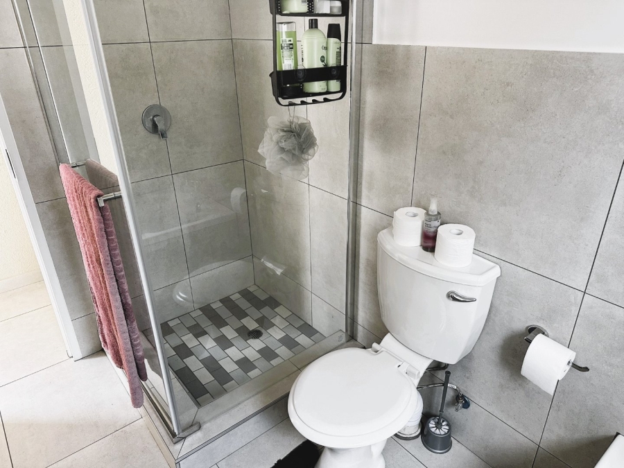 To Let 2 Bedroom Property for Rent in Bromhof Gauteng