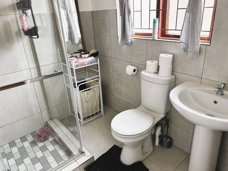 To Let 2 Bedroom Property for Rent in Bromhof Gauteng