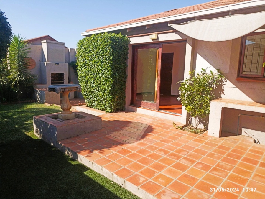 To Let 2 Bedroom Property for Rent in Bromhof Gauteng