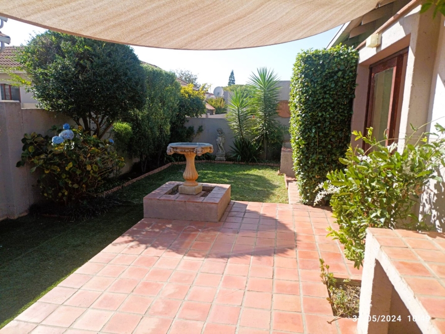 To Let 2 Bedroom Property for Rent in Bromhof Gauteng