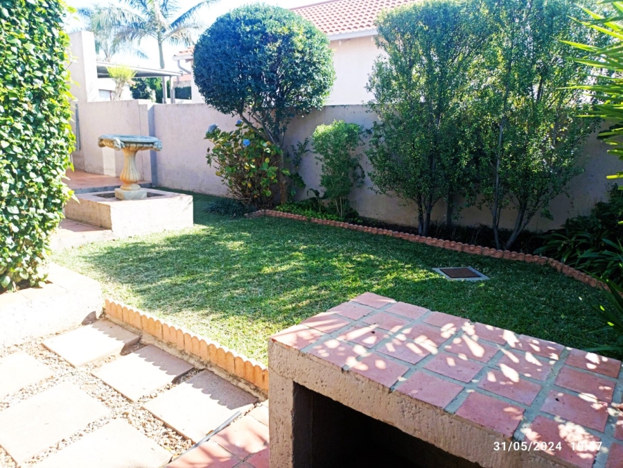 To Let 2 Bedroom Property for Rent in Bromhof Gauteng