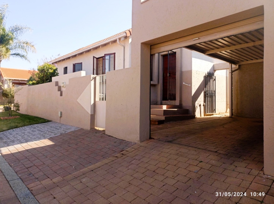 To Let 2 Bedroom Property for Rent in Bromhof Gauteng