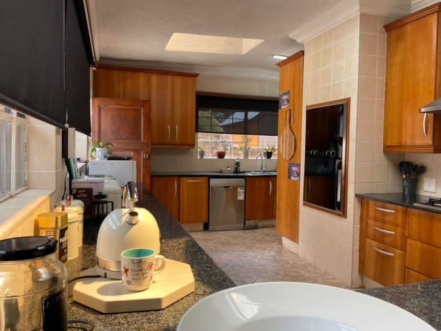 4 Bedroom Property for Sale in Roodekrans Gauteng