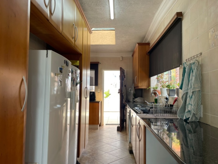 4 Bedroom Property for Sale in Roodekrans Gauteng