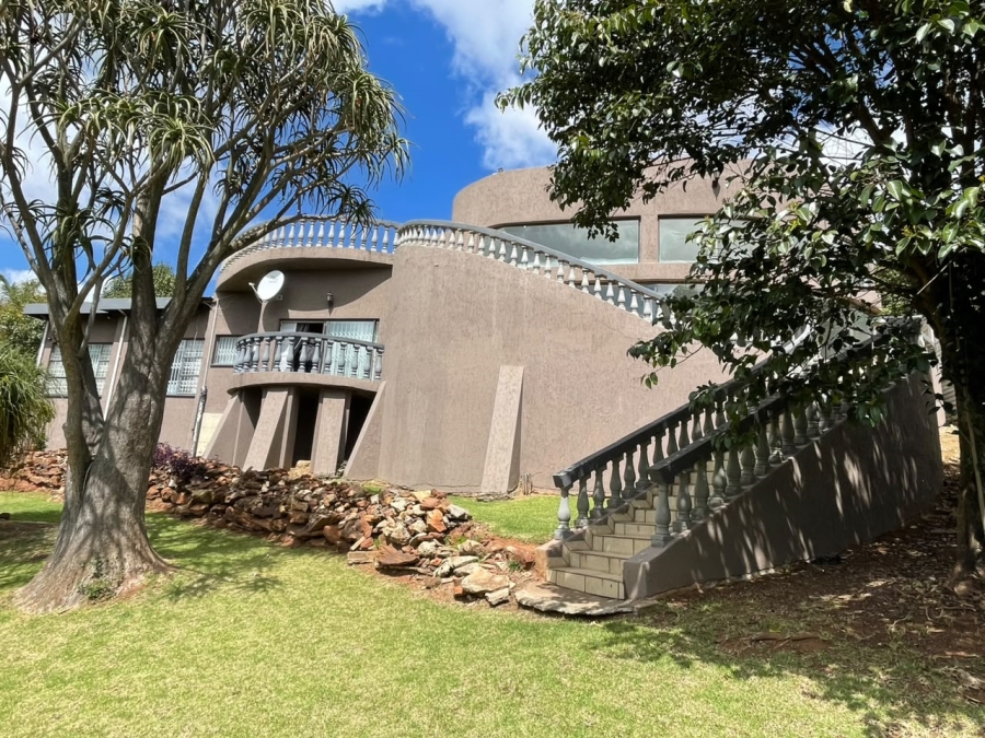 4 Bedroom Property for Sale in Roodekrans Gauteng