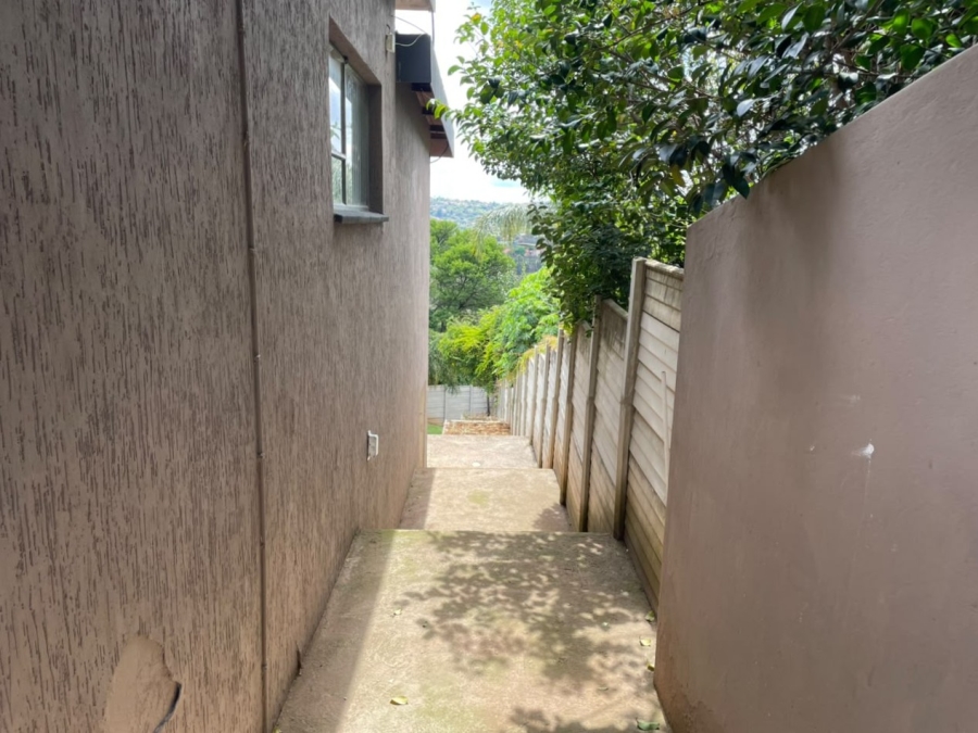4 Bedroom Property for Sale in Roodekrans Gauteng