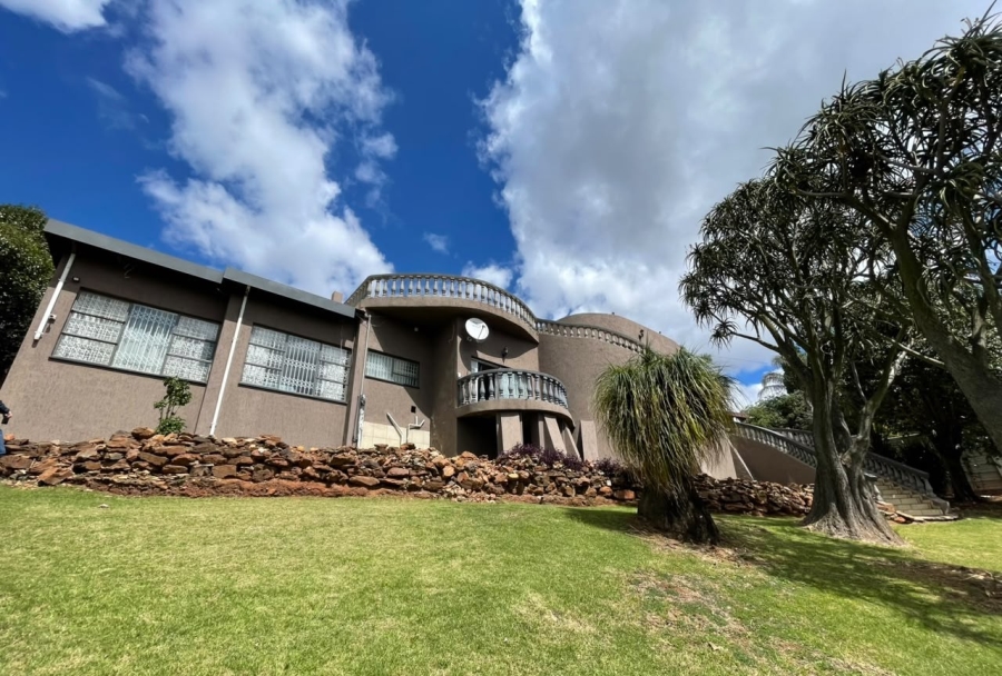 4 Bedroom Property for Sale in Roodekrans Gauteng