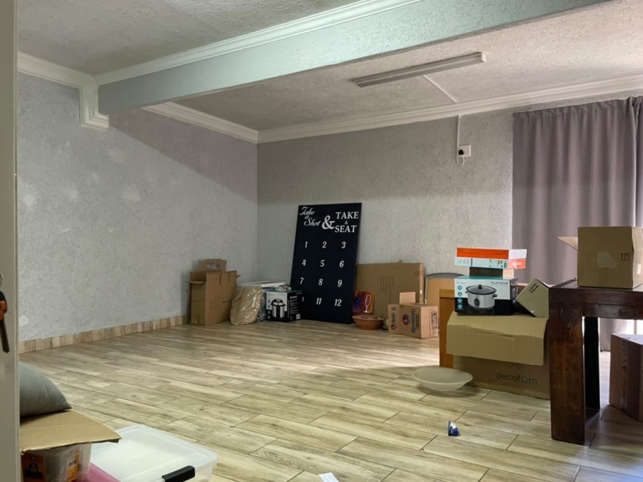 4 Bedroom Property for Sale in Roodekrans Gauteng