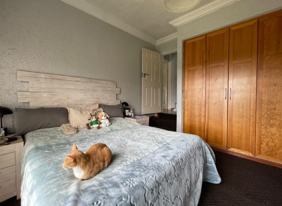 4 Bedroom Property for Sale in Roodekrans Gauteng