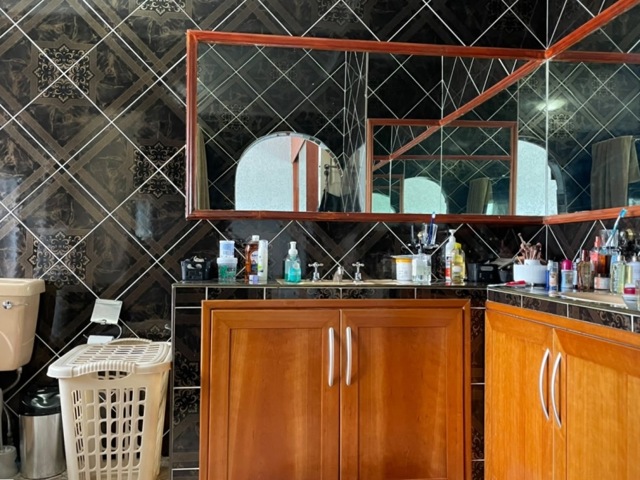 4 Bedroom Property for Sale in Roodekrans Gauteng