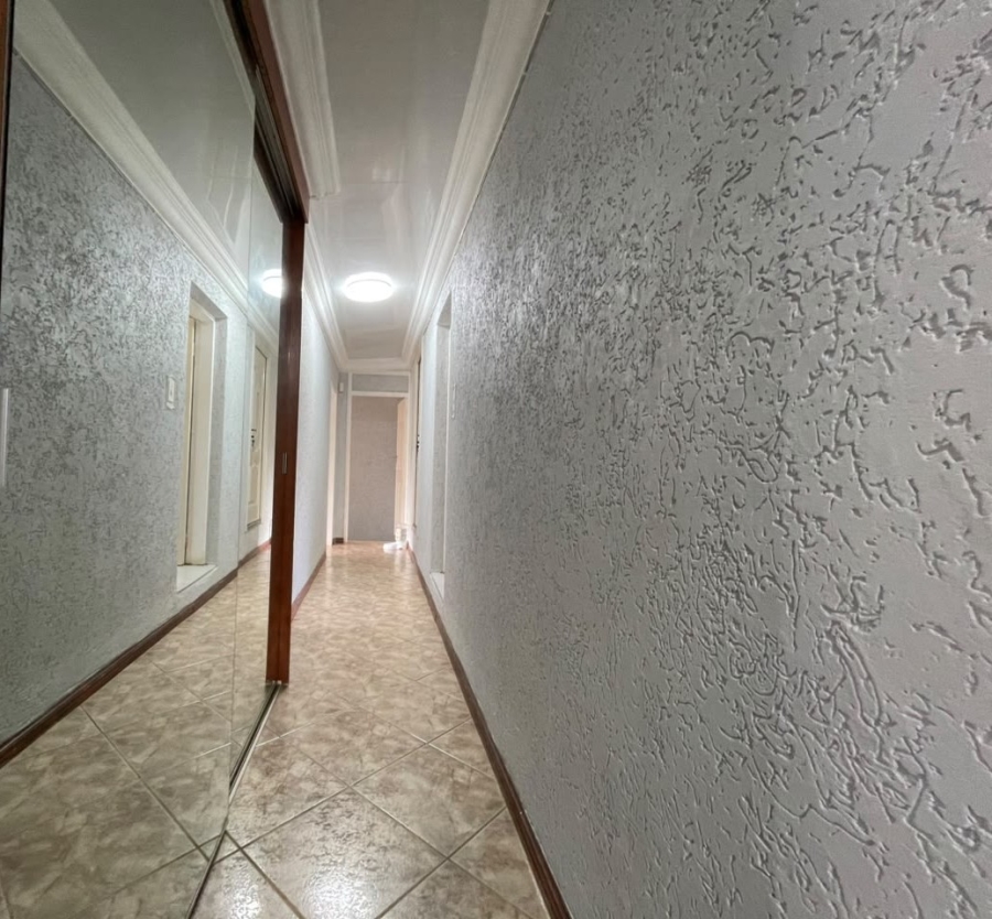 4 Bedroom Property for Sale in Roodekrans Gauteng