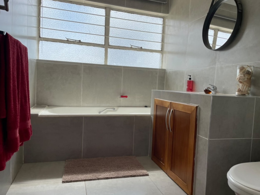 4 Bedroom Property for Sale in Roodekrans Gauteng
