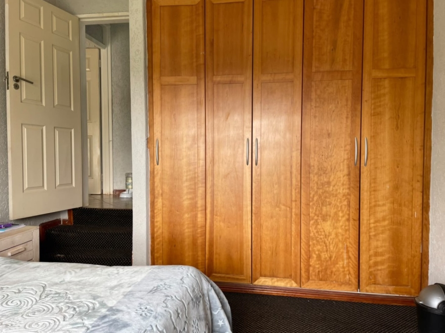 4 Bedroom Property for Sale in Roodekrans Gauteng