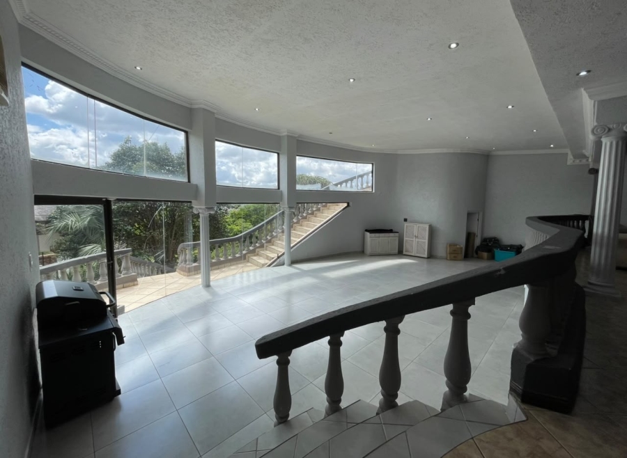 4 Bedroom Property for Sale in Roodekrans Gauteng