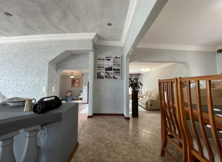 4 Bedroom Property for Sale in Roodekrans Gauteng