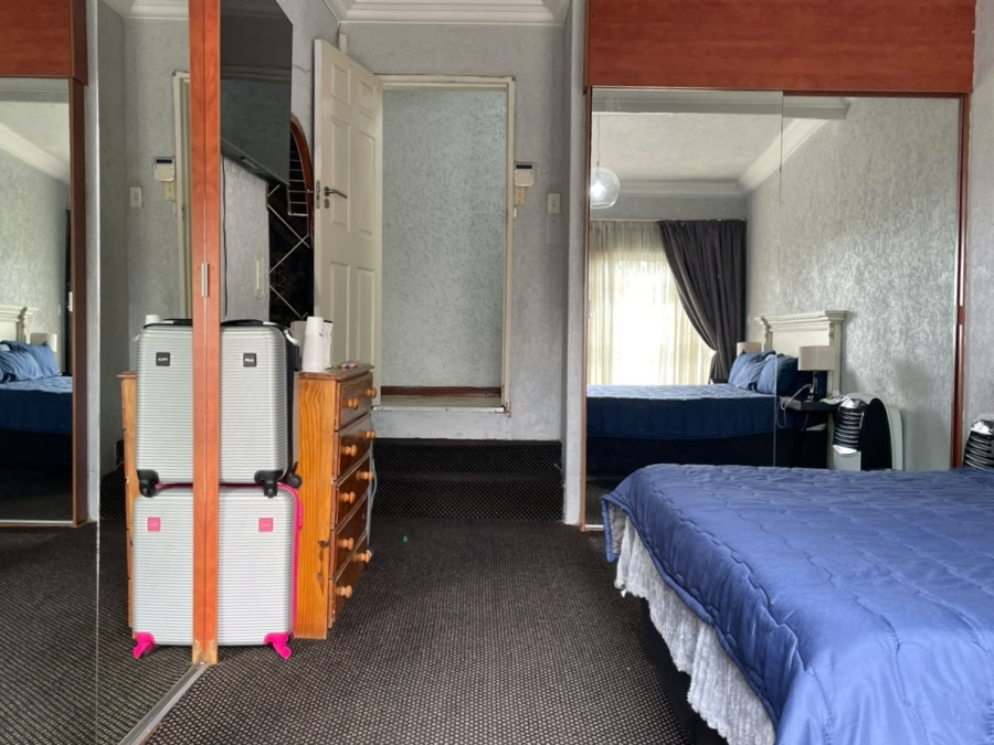 4 Bedroom Property for Sale in Roodekrans Gauteng