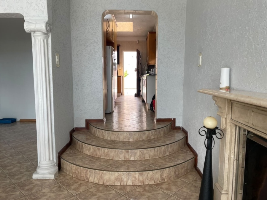 4 Bedroom Property for Sale in Roodekrans Gauteng