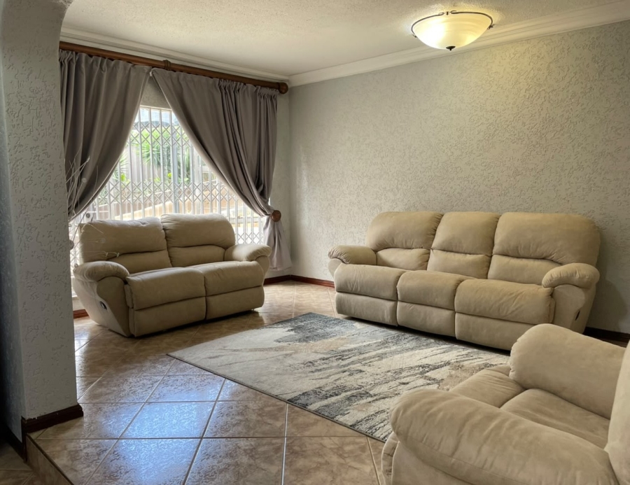 4 Bedroom Property for Sale in Roodekrans Gauteng