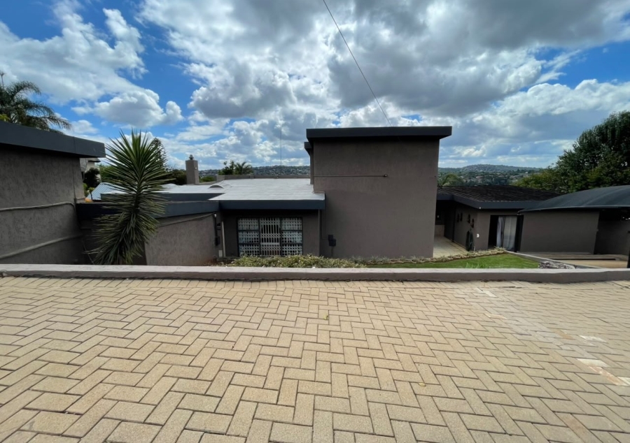 4 Bedroom Property for Sale in Roodekrans Gauteng